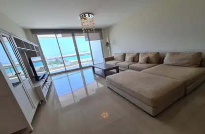 Living Room image for: Apartment - 3 Bedrooms - 5 Bathrooms for sale in The Treasure - Dilmunia Island - Muharraq Governorate, Image 1