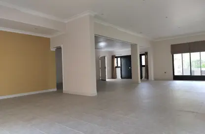 Villa - 4 Bedrooms - 5 Bathrooms for rent in Janabiya - Northern Governorate