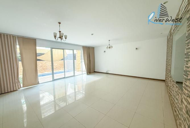 990238 - Property Image 2