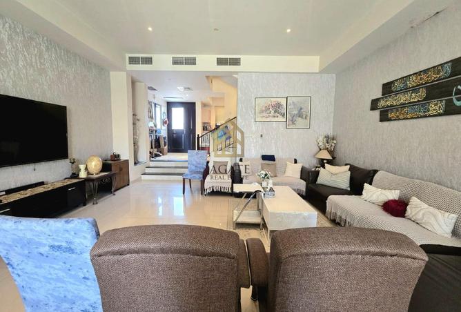 951799 - Property Image 2