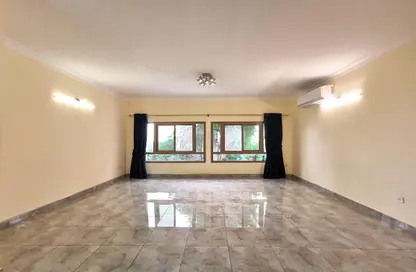 Empty Room image for: Villa - 3 Bedrooms - 4 Bathrooms for rent in Saar - Northern Governorate, Image 1