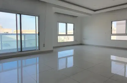 Apartment - 3 Bedrooms - 2 Bathrooms for rent in Arad - Muharraq Governorate