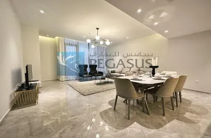 Living / Dining Room image for: Apartment - 2 Bedrooms - 2 Bathrooms for sale in Amwaj Avenue - Amwaj Islands - Muharraq Governorate, Image 1