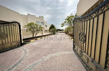 مجمع سكني - 4 غرف نوم - 5 حمامات للبيع في الجنبية - المحافظة الشمالية