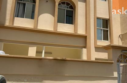 عمارة بالكامل - 8 غرف نوم - 2 حمامات للايجار في القفول - المنامة - محافظة العاصمة