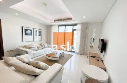 Living Room image for: Apartment - 2 Bedrooms - 3 Bathrooms for sale in Amwaj Avenue - Amwaj Islands - Muharraq Governorate, Image 1