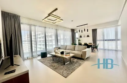 Living Room image for: Apartment - 3 Bedrooms - 3 Bathrooms for rent in Marassi Al Bahrain - Diyar Al Muharraq - Muharraq Governorate, Image 1