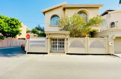Villa - 4 Bedrooms - 4 Bathrooms for rent in Mahooz - Manama - Capital Governorate