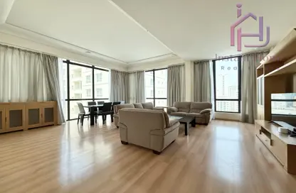 Apartment - 2 Bedrooms - 3 Bathrooms for rent in Al Juffair - Capital Governorate