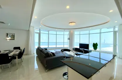 Apartment - 2 Bedrooms - 4 Bathrooms for rent in Al Juffair - Capital Governorate