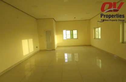 Empty Room image for: Shop - Studio - 1 Bathroom for rent in Salmabad - Central Governorate, Image 1