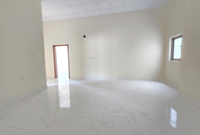 Office Space - Studio - 2 Bathrooms for rent in Manama Downtown - Manama - Capital Governorate
