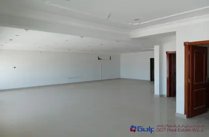 Empty Room image for: Full Floor - Studio - 3 Bathrooms for rent in Tubli - Central Governorate, Image 1
