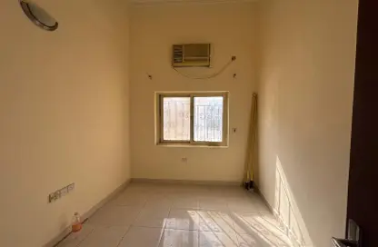 Apartment - 2 Bedrooms - 1 Bathroom for rent in Salmaniya - Manama - Capital Governorate