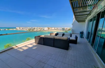 Villa - 6 Bedrooms - 7 Bathrooms for sale in Tala Island - Amwaj Islands - Muharraq Governorate
