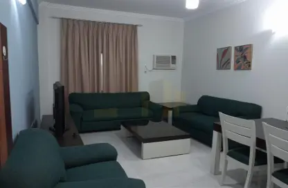 Living / Dining Room image for: Apartment - 3 Bedrooms - 3 Bathrooms for rent in Busaiteen - Muharraq Governorate, Image 1