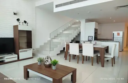 Duplex - 3 Bedrooms - 4 Bathrooms for rent in Al Juffair - Capital Governorate