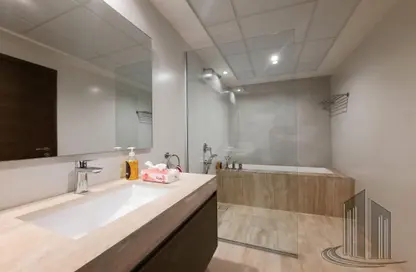 Bathroom image for: Apartment - 2 Bedrooms - 4 Bathrooms for sale in Hanging Garden - Dilmunia Island - Muharraq Governorate, Image 1