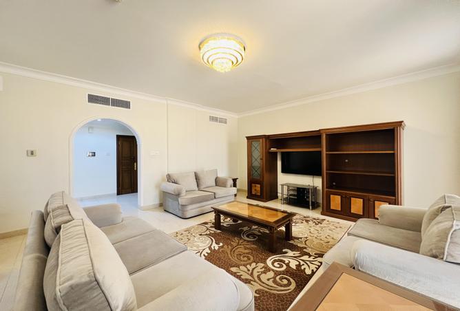 945423 - Property Image 2