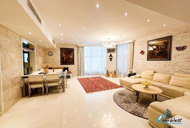 956538 - Property Image 2