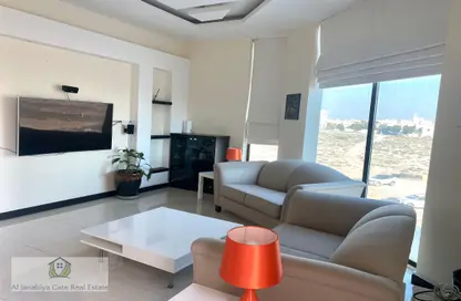 Living Room image for: Apartment - 2 Bedrooms - 3 Bathrooms for rent in Janabiya - Northern Governorate, Image 1