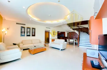 Duplex - 4 Bedrooms - 4 Bathrooms for rent in Al Juffair - Capital Governorate