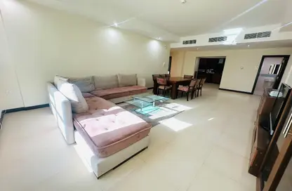 Apartment - 2 Bedrooms - 3 Bathrooms for rent in Al Juffair - Capital Governorate