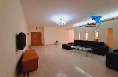 Apartment - 2 Bedrooms - 3 Bathrooms for rent in Al Juffair - Capital Governorate