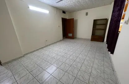 Apartment - 2 Bedrooms - 1 Bathroom for rent in Manama Souq - Manama - Capital Governorate