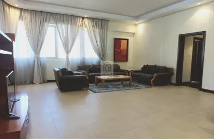 Apartment - 2 Bedrooms - 3 Bathrooms for rent in Diplomatic Area - Manama - Capital Governorate
