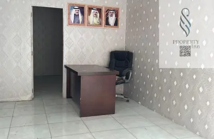 Shop - Studio for rent in Manama Souq - Manama - Capital Governorate