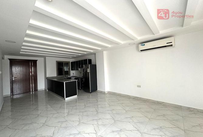 906262 - Property Image 2