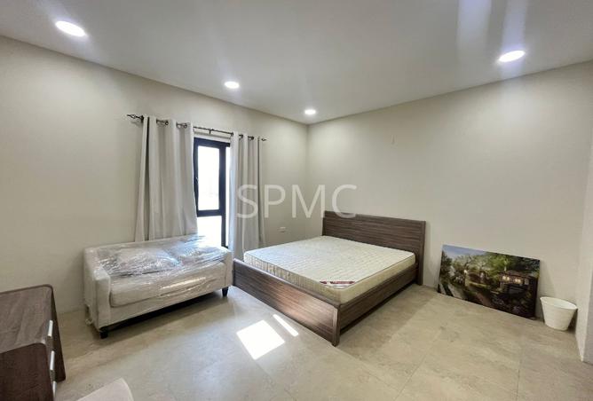 976067 - Property Image 2