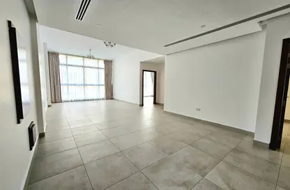 Apartment - 2 Bedrooms - 3 Bathrooms for rent in Sanabis - Manama - Capital Governorate
