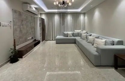 فيلا - 5 غرف نوم - 7 حمامات للبيع في جو - المحافظة الجنوبية