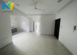 صورةغرفة فارغة لـ: شقة - 3 غرف نوم - 3 حمامات للكراء في توبلي - المحافظة الوسطى, صورة 1