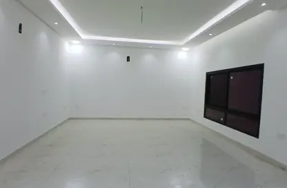 Villa - 5 Bedrooms - 6 Bathrooms for rent in Busaiteen - Muharraq Governorate