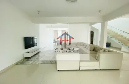 Villa - 4 Bedrooms - 4 Bathrooms for rent in Mahooz - Manama - Capital Governorate