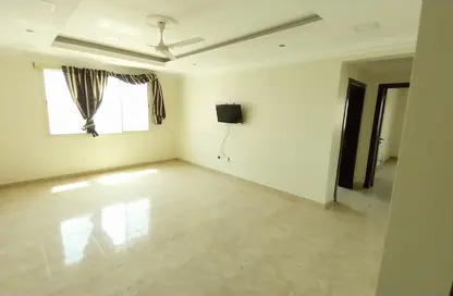 Apartment - 2 Bedrooms - 2 Bathrooms for rent in Sanabis - Manama - Capital Governorate