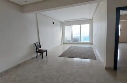 Empty Room image for: Apartment - 3 Bedrooms - 4 Bathrooms for rent in Galali - Muharraq Governorate, Image 1