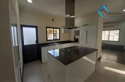 Kitchen image for: Villa - 3 Bedrooms - 3 Bathrooms for rent in Sanad - Central Governorate, Image 1