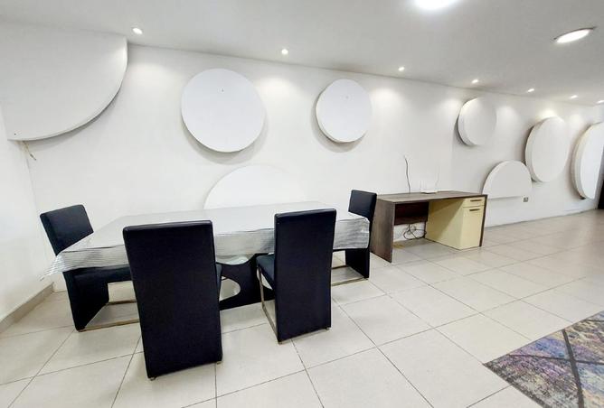 983551 - Property Image 2