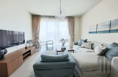 Living Room image for: Apartment - 1 Bedroom - 1 Bathroom for rent in Marassi Shores Residences - Diyar Al Muharraq - Muharraq Governorate, Image 1
