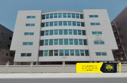 عمارة بالكامل - استوديو - 8 حمامات للبيع في البسيتين - المحرق