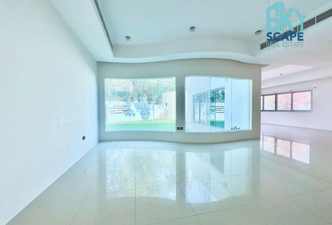 983526 - Property Image 3