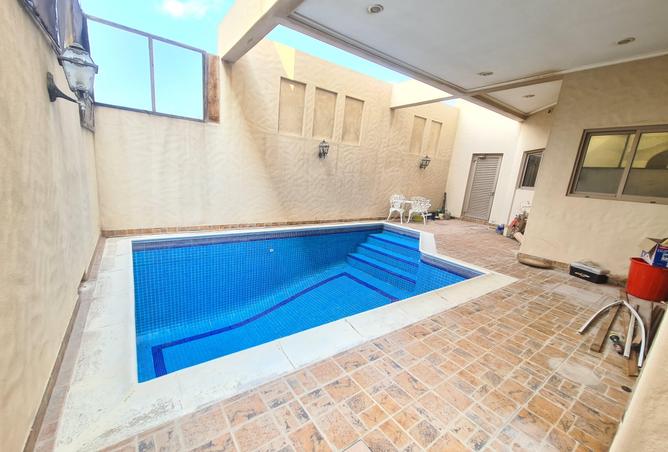 Villa - 4 Bedrooms - 5 Bathrooms for rent in Zinj - Manama - Capital Governorate