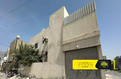 Whole Building - 5 Bedrooms - 4 Bathrooms for sale in Karzakkan - Northern Governorate