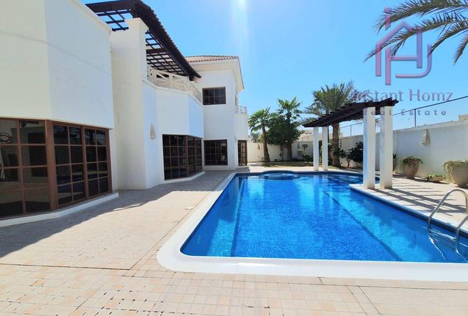 987465 - Property Image 2