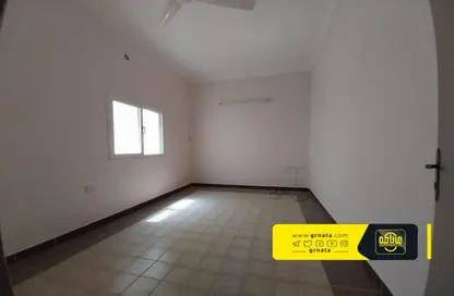 Apartment - 2 Bedrooms - 1 Bathroom for rent in Sanabis - Manama - Capital Governorate
