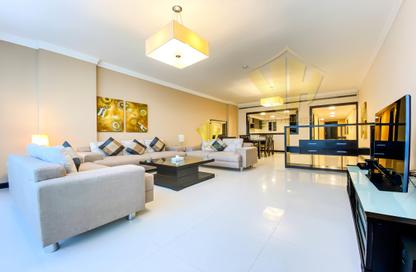 Apartment - 3 Bedrooms - 3 Bathrooms for rent in Al Juffair - Capital Governorate
